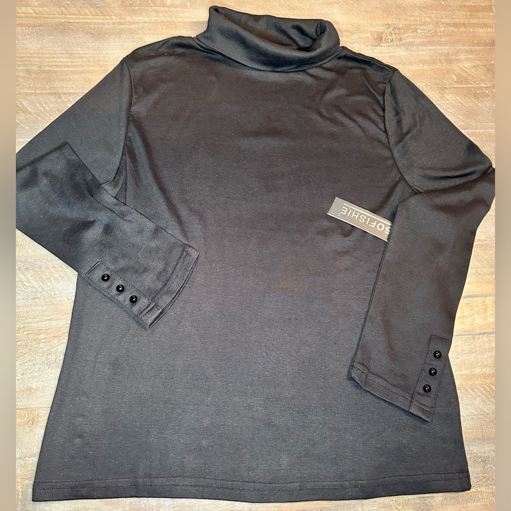 ⭐️SoFishie black long sleeve turtleneck top with sleeve button detail